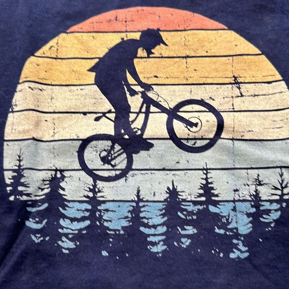 🚴 youth L Tshirt NWOT - Picture 2 of 4